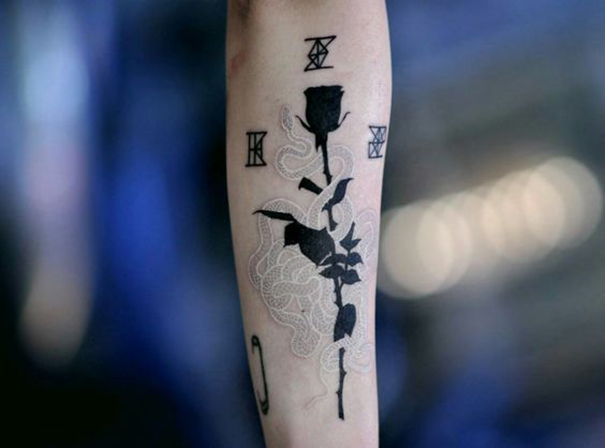 Creative Black & Blue Rose Tattoo Designs