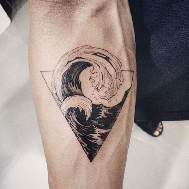 60 Perfect Wave Tattoo Designs