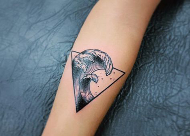 60 Perfect Wave Tattoo Designs