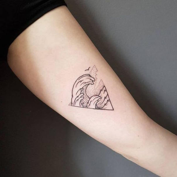 60 Perfect Wave Tattoo Designs