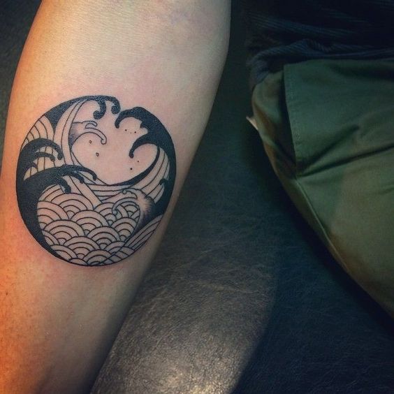 60 Perfect Wave Tattoo Designs