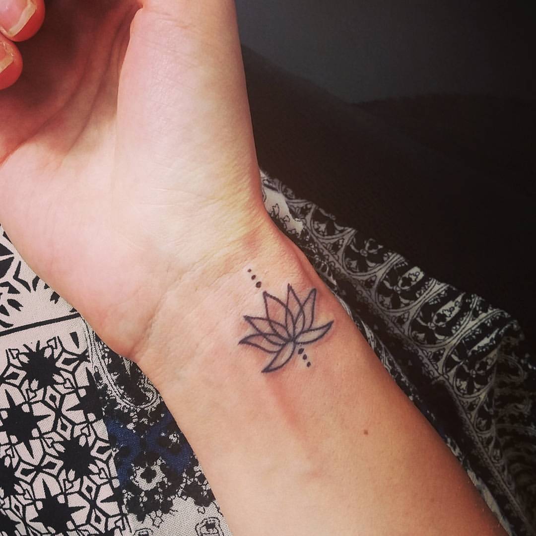 Dip a Teeny Toe Into ink: Tiny Tattoos for everybody