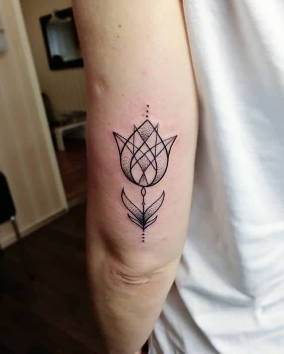The Greatest Tulip Tattoo Designs And Meanings – (2022 Inspiration Guide)