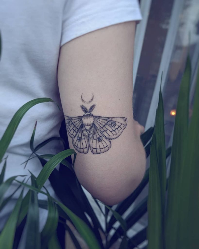 115 Intriguing Moth Tattoo Ideas With Meanings And Celebrities – DDKGWB