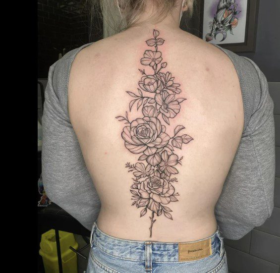 50 Back Tattoos, Which Will Help to Highlight the Female Beauty